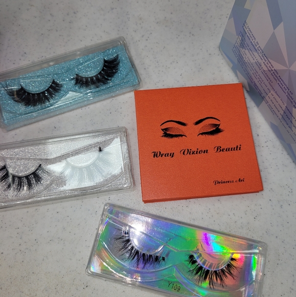 Eyelash and Eyeshadow Bundle - Picture 3 of 3